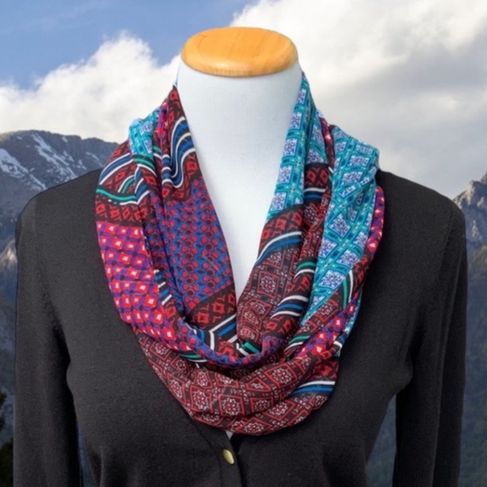 Calvin Klein Rectangular Lightweight Scarf Geometric-Pattern - Picture 2 of 8